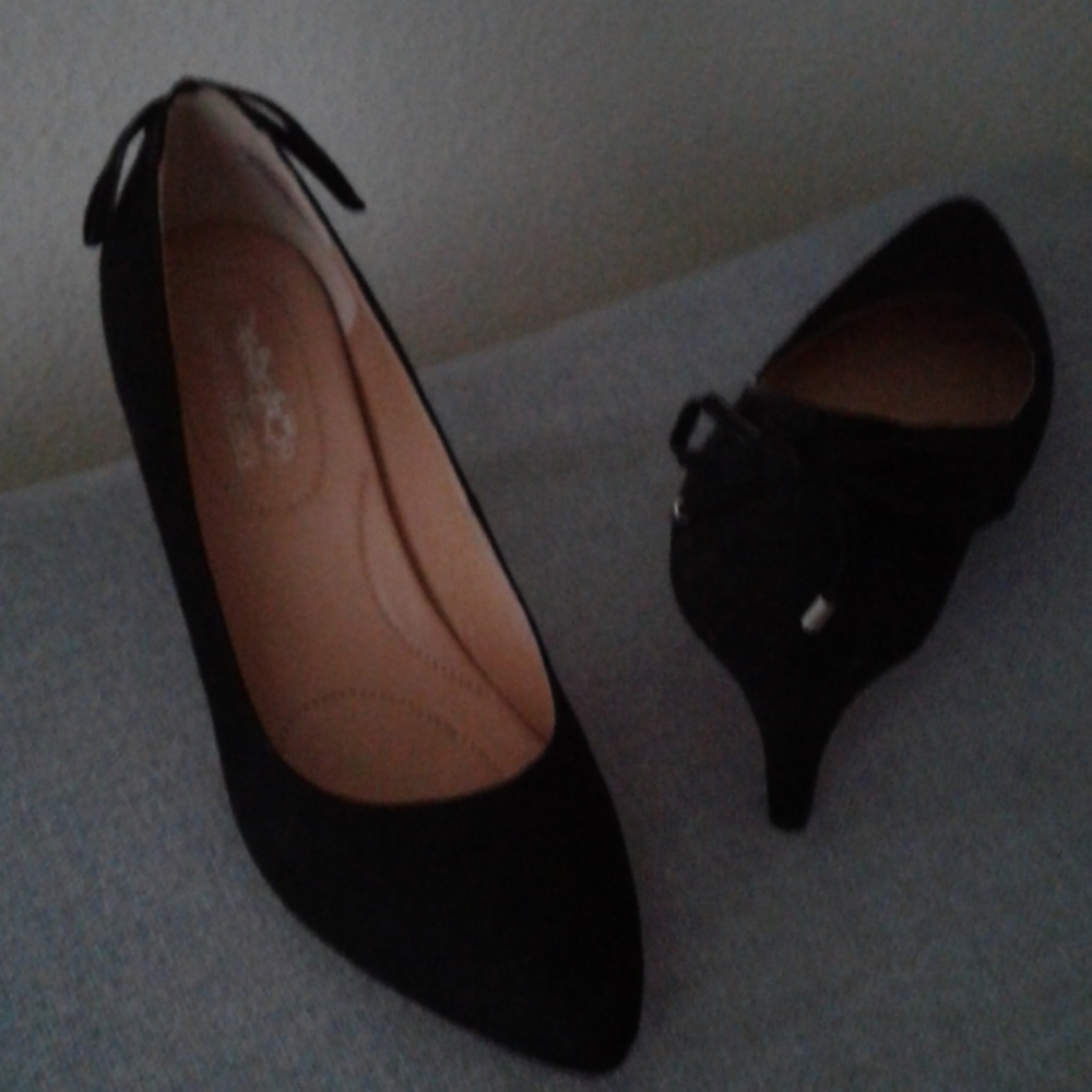 Shoes - Picture 7 of 8